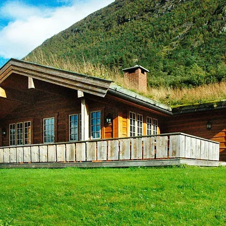 Four-bedroom In 2 *